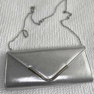 SILVER CLUTCH BAG WITH CHAIN